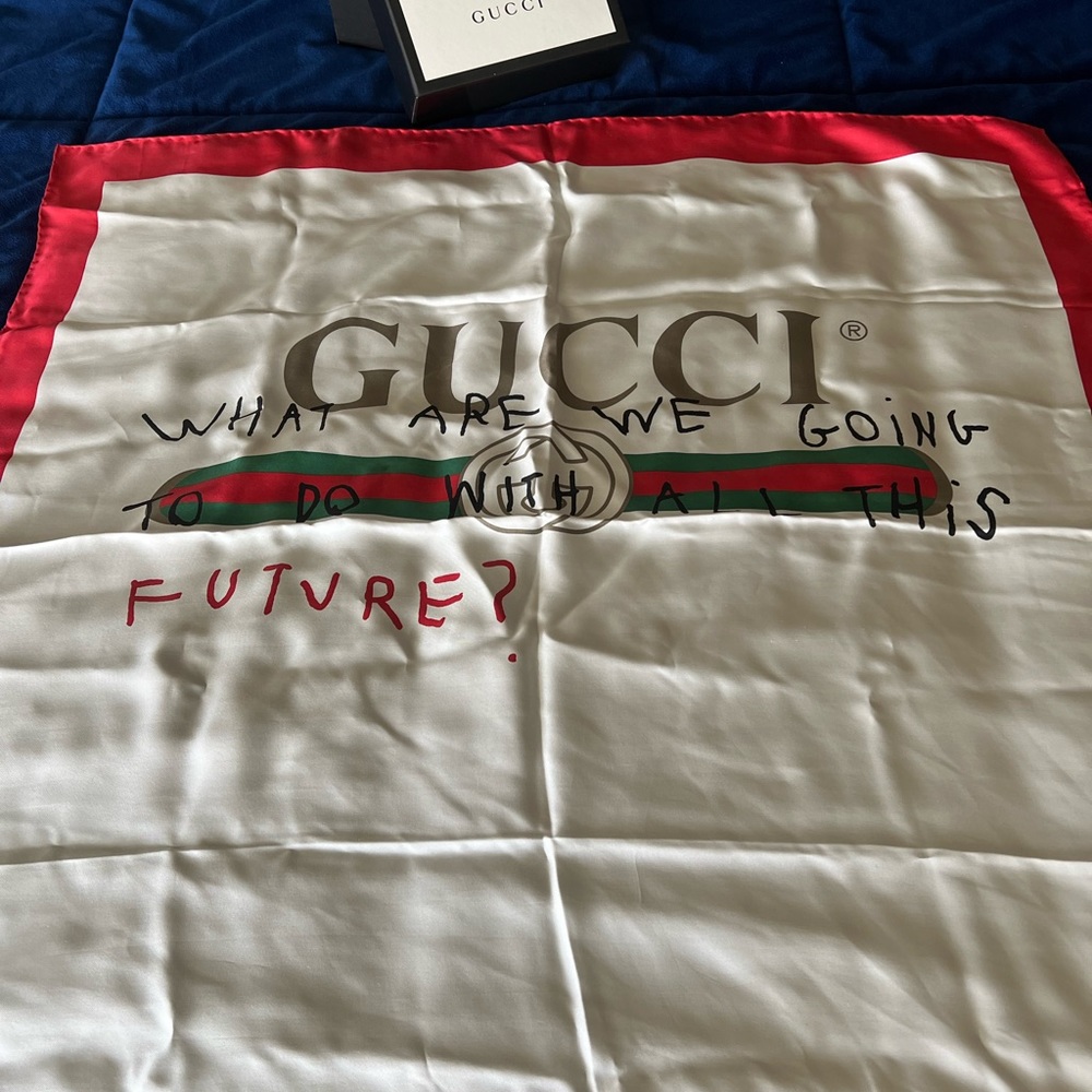 Gucci silk scarf. - Picture 2 of 3